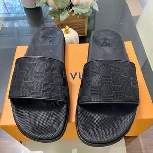 Men’s Louis Vuitton slides, size 43 (10)
